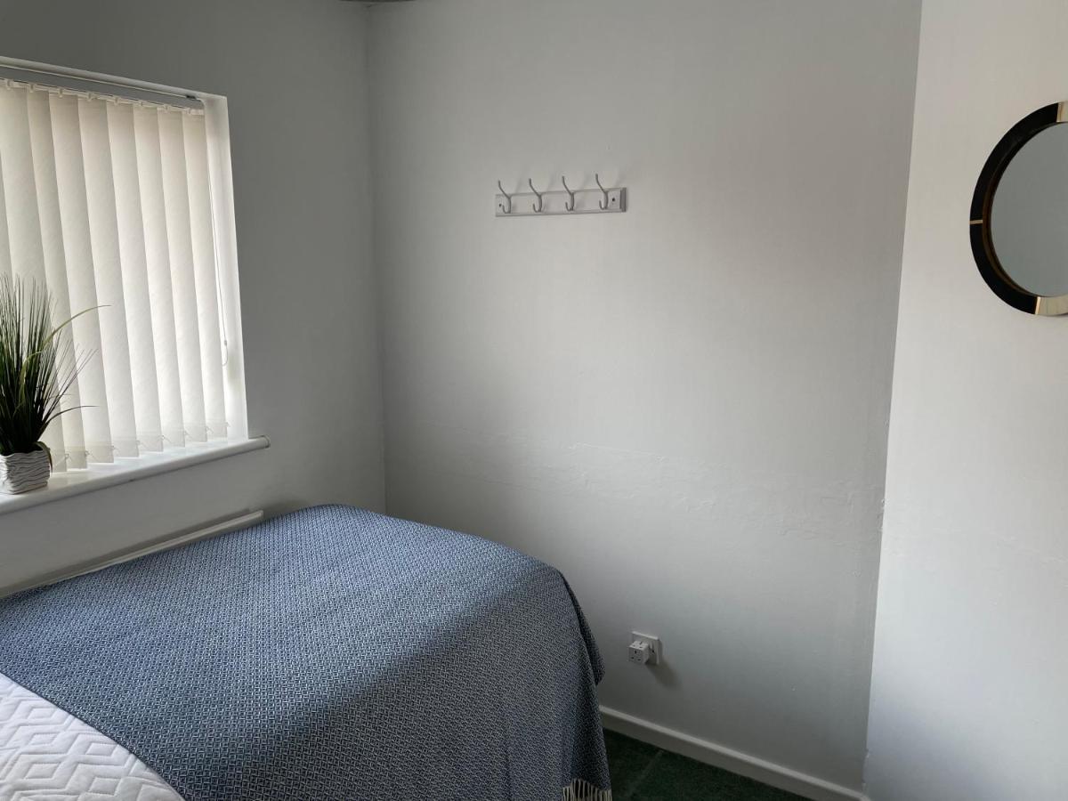 Comfortable And Spacious Superb Holiday Home In Llanelli, Dog Friendly 외부 사진