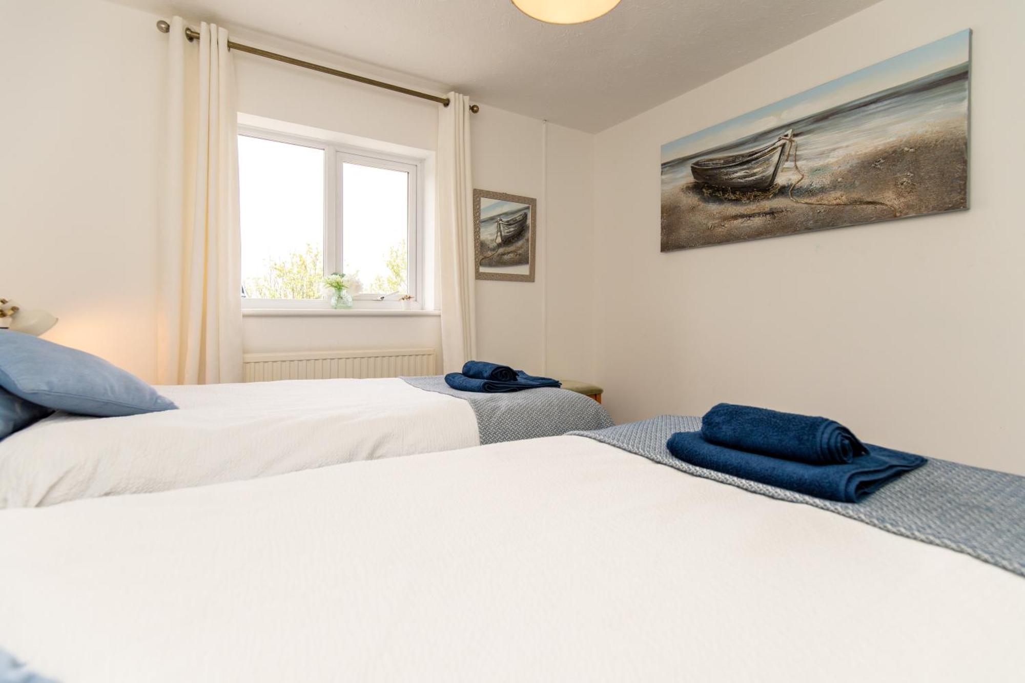 Comfortable And Spacious Superb Holiday Home In Llanelli, Dog Friendly 외부 사진