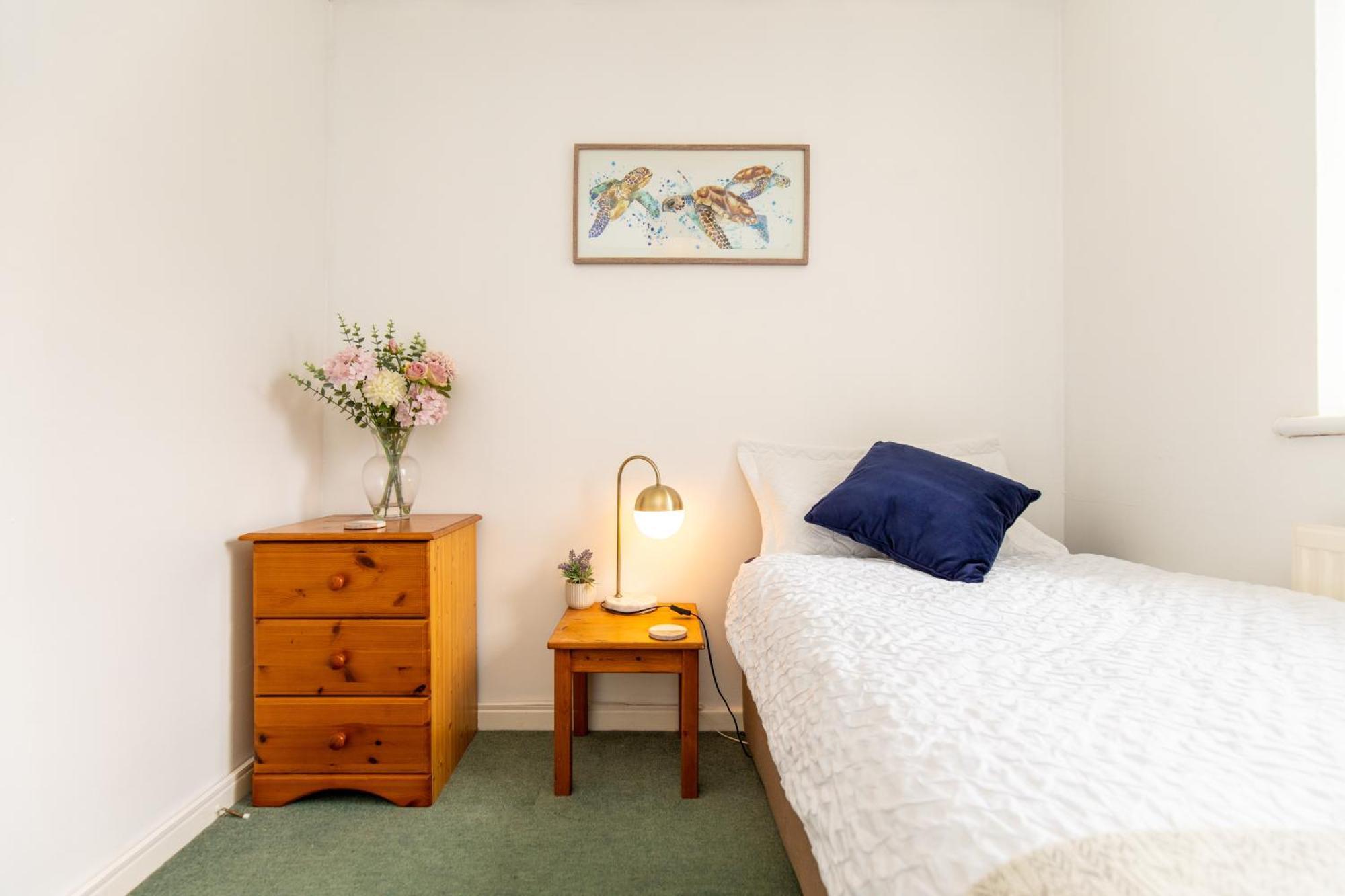 Comfortable And Spacious Superb Holiday Home In Llanelli, Dog Friendly 외부 사진