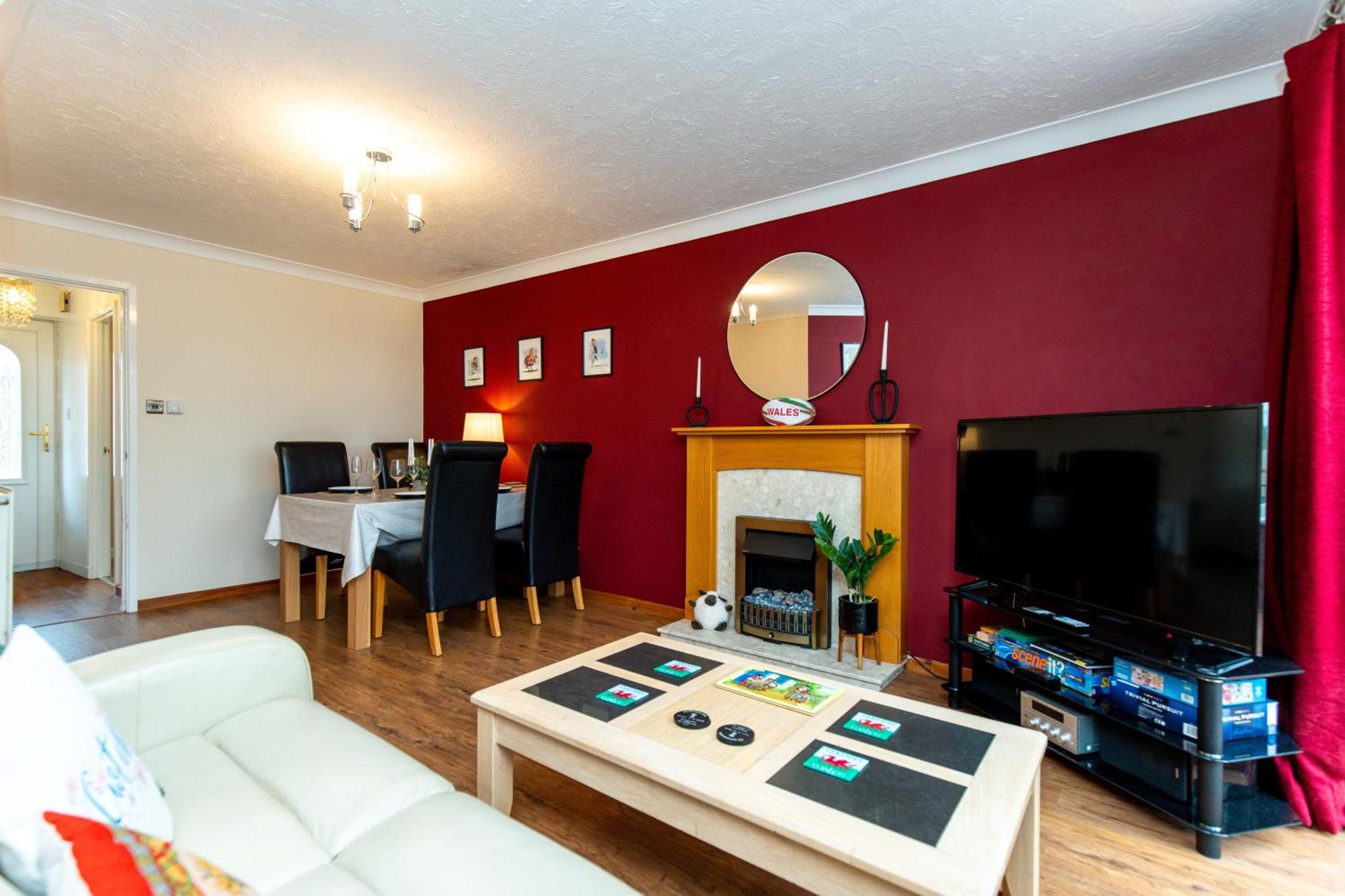 Comfortable And Spacious Superb Holiday Home In Llanelli, Dog Friendly 외부 사진