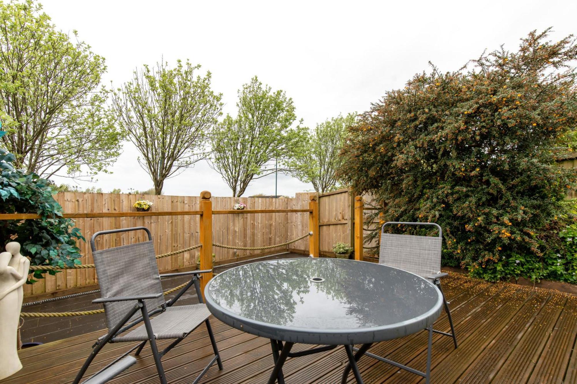 Comfortable And Spacious Superb Holiday Home In Llanelli, Dog Friendly 외부 사진