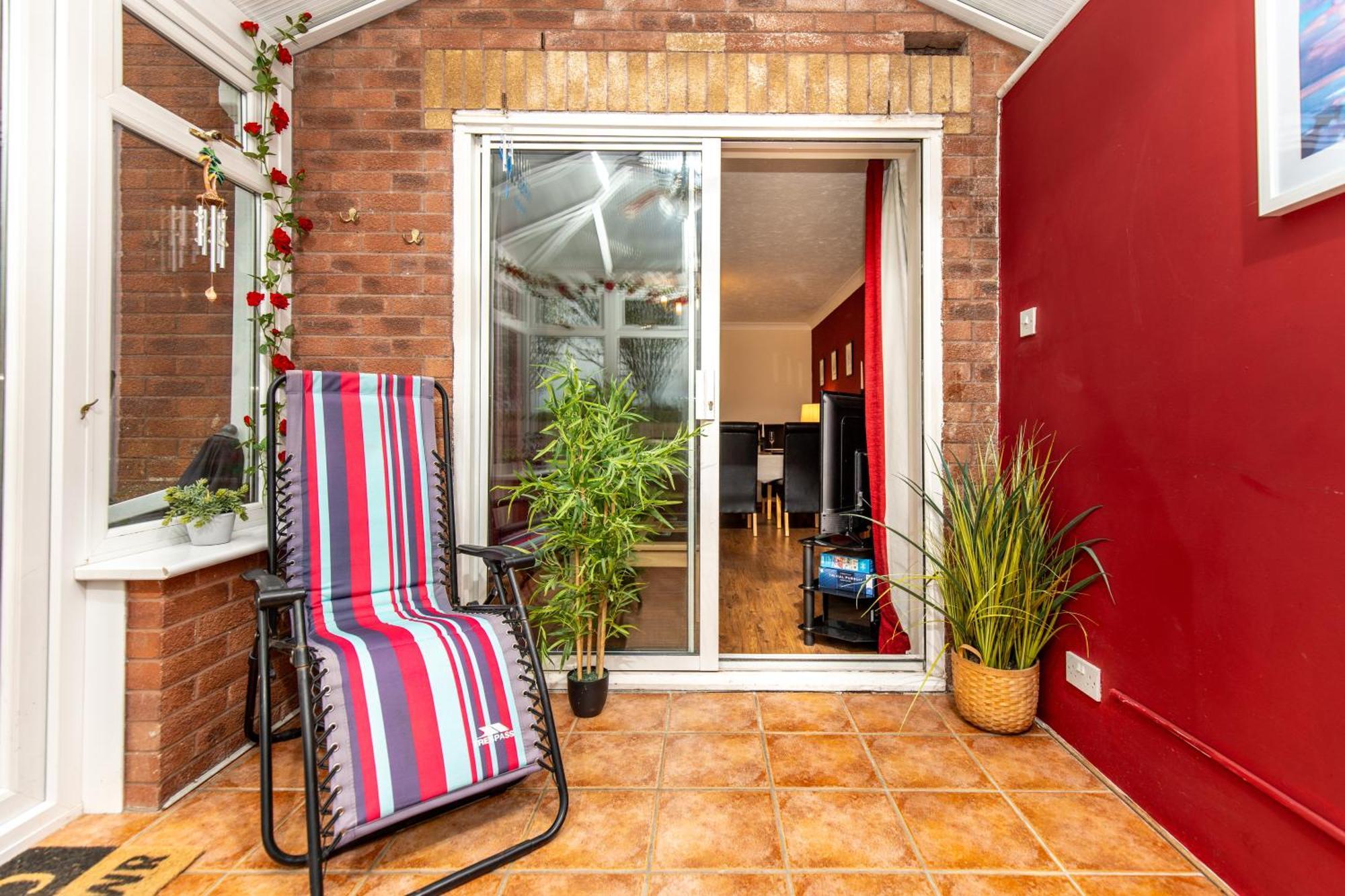 Comfortable And Spacious Superb Holiday Home In Llanelli, Dog Friendly 외부 사진