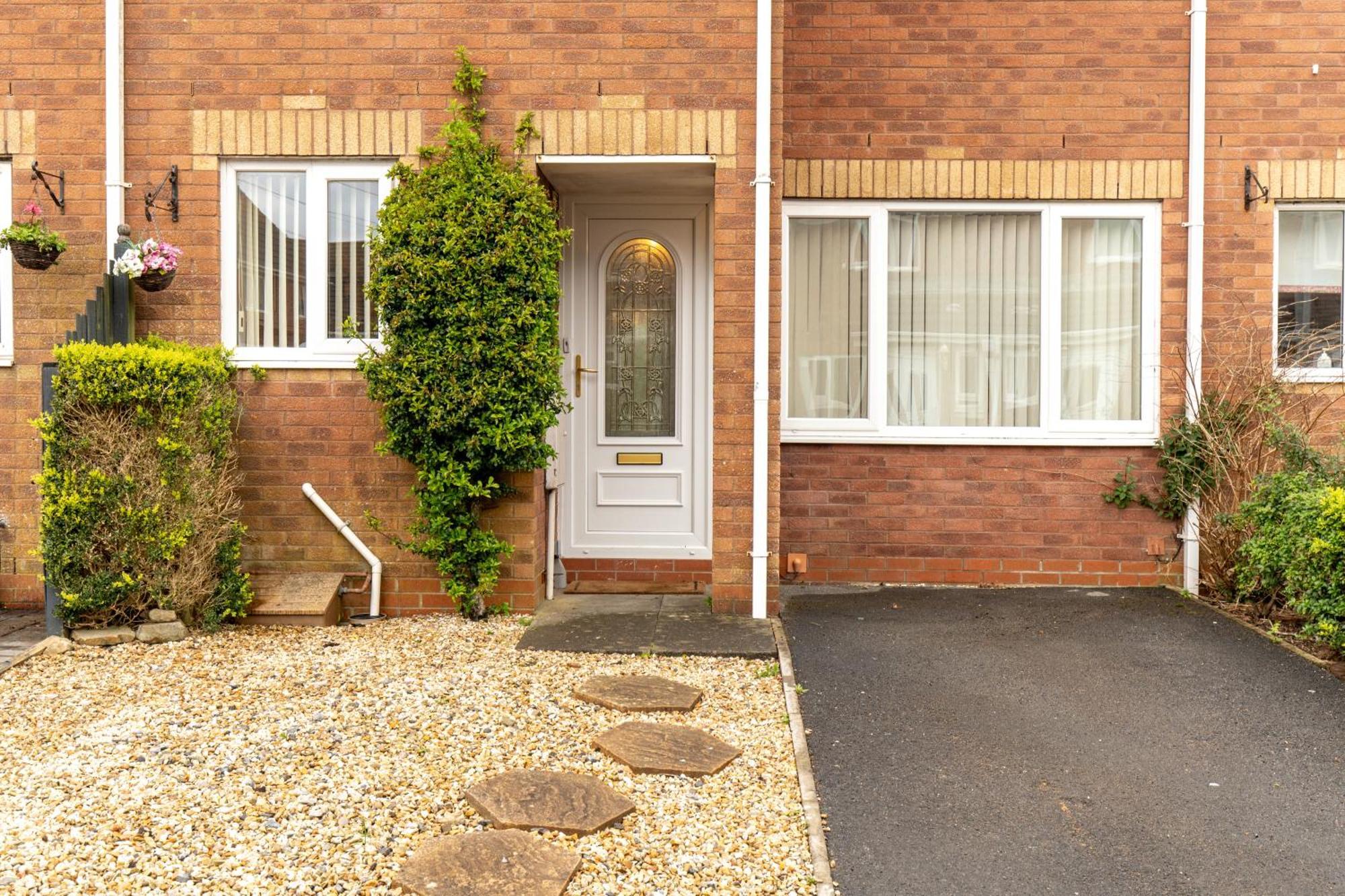 Comfortable And Spacious Superb Holiday Home In Llanelli, Dog Friendly 외부 사진