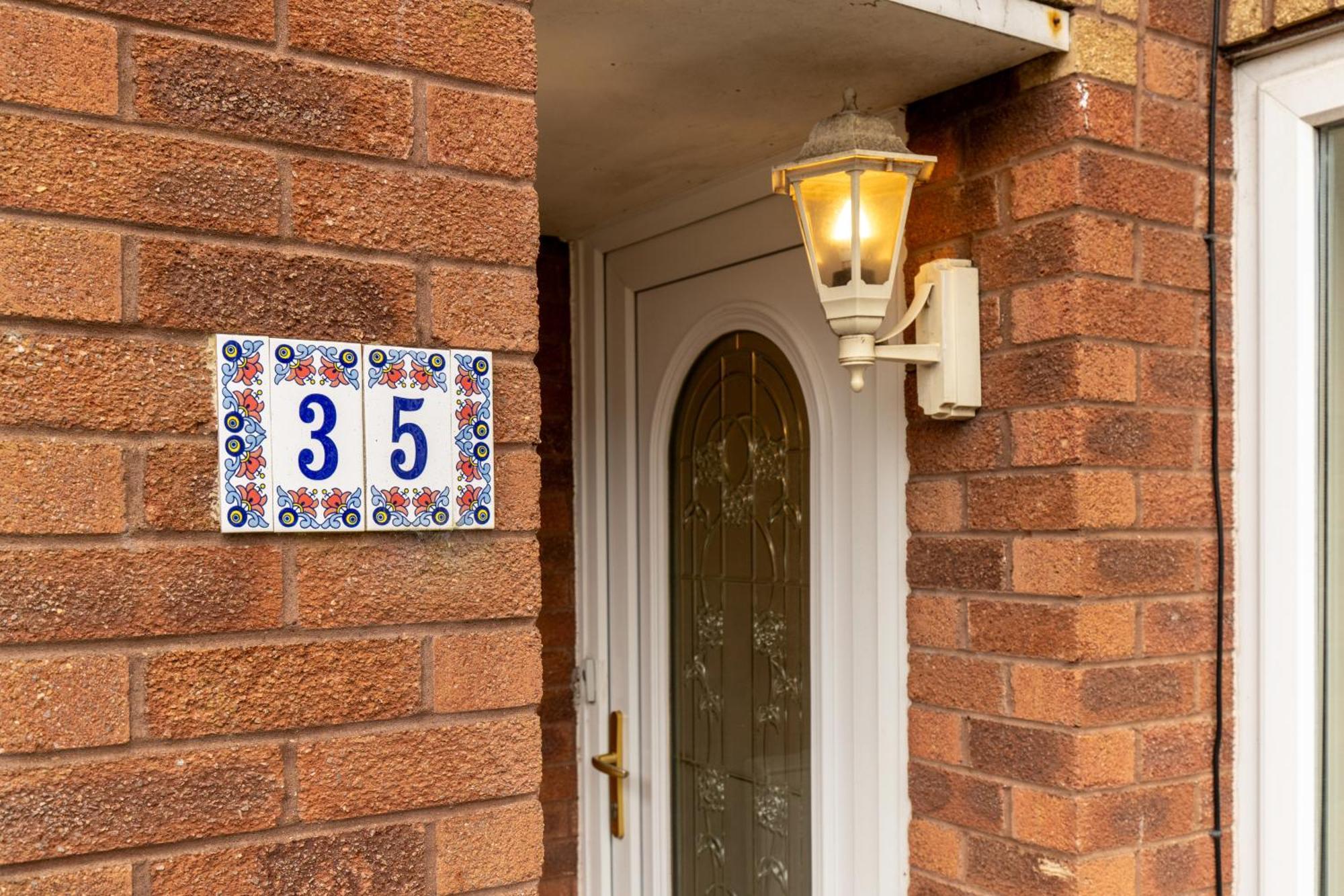 Comfortable And Spacious Superb Holiday Home In Llanelli, Dog Friendly 외부 사진