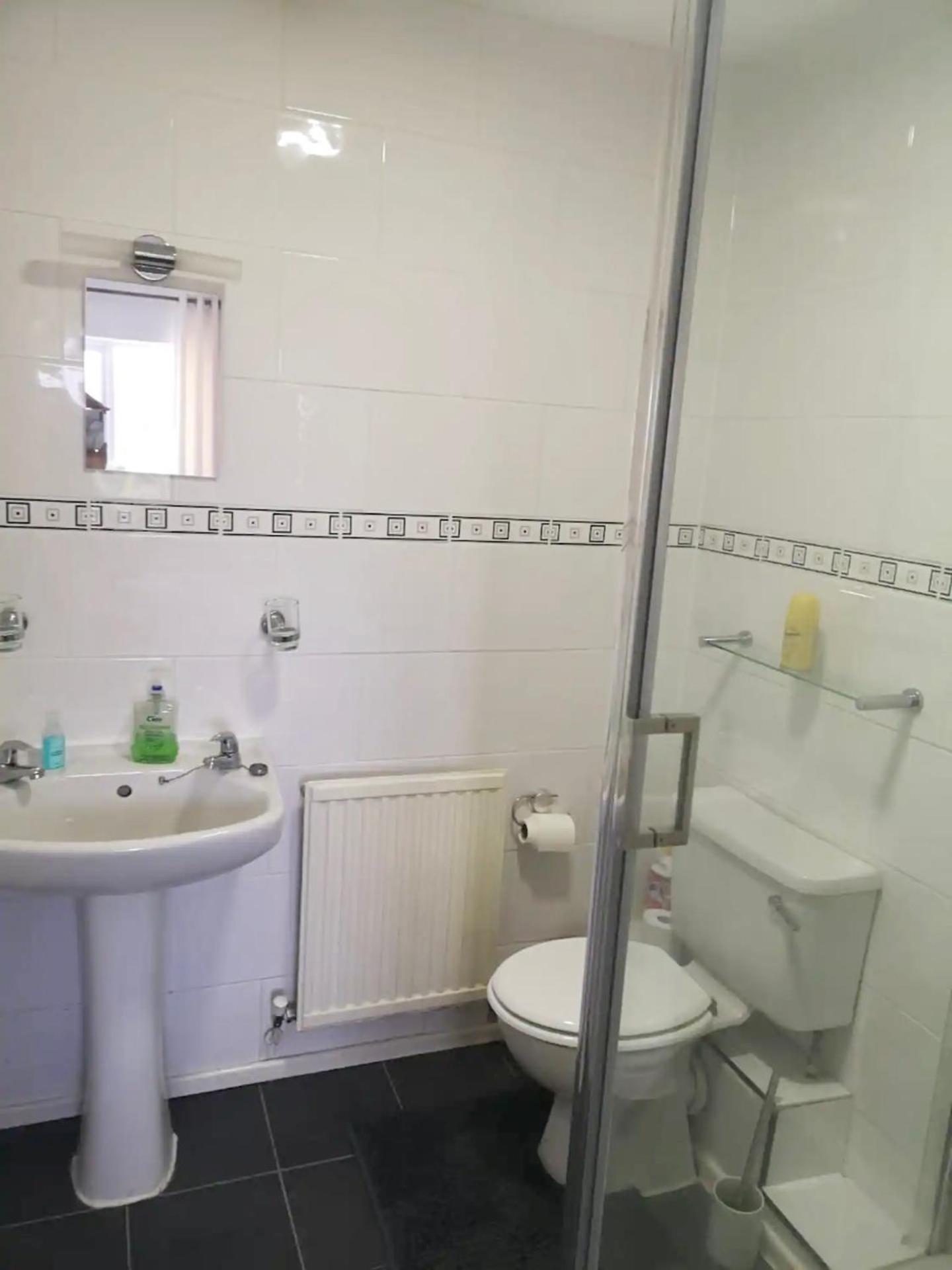 Comfortable And Spacious Superb Holiday Home In Llanelli, Dog Friendly 외부 사진